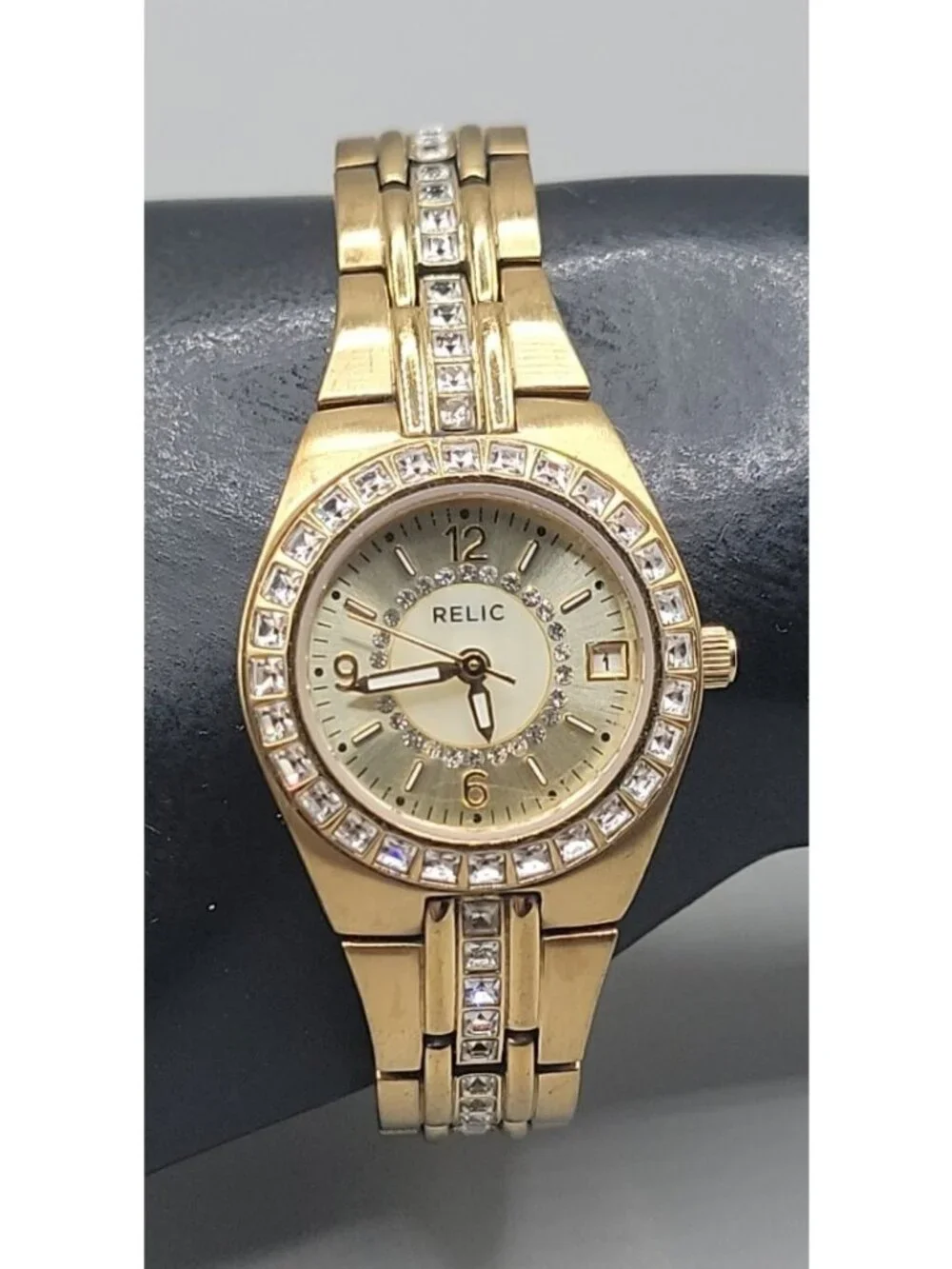 Relic Fossil Queens Court Crystal Gold Tone Ladies Watch Date Window ZR11778